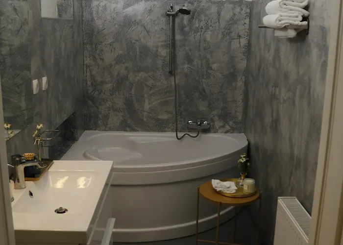 Deluxe With 2 Bedrooms And Ac
